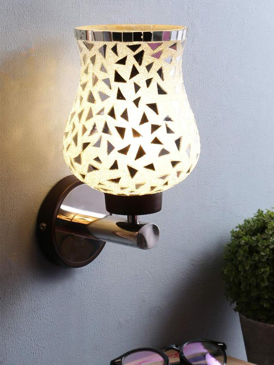 

Devansh White & Silver-Toned Glass Wall Mounted Lamp