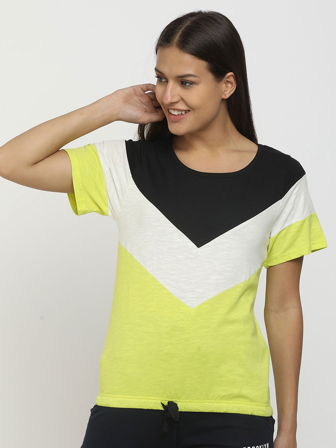 

Cherokee Green Colourblocked Extended Sleeves Top