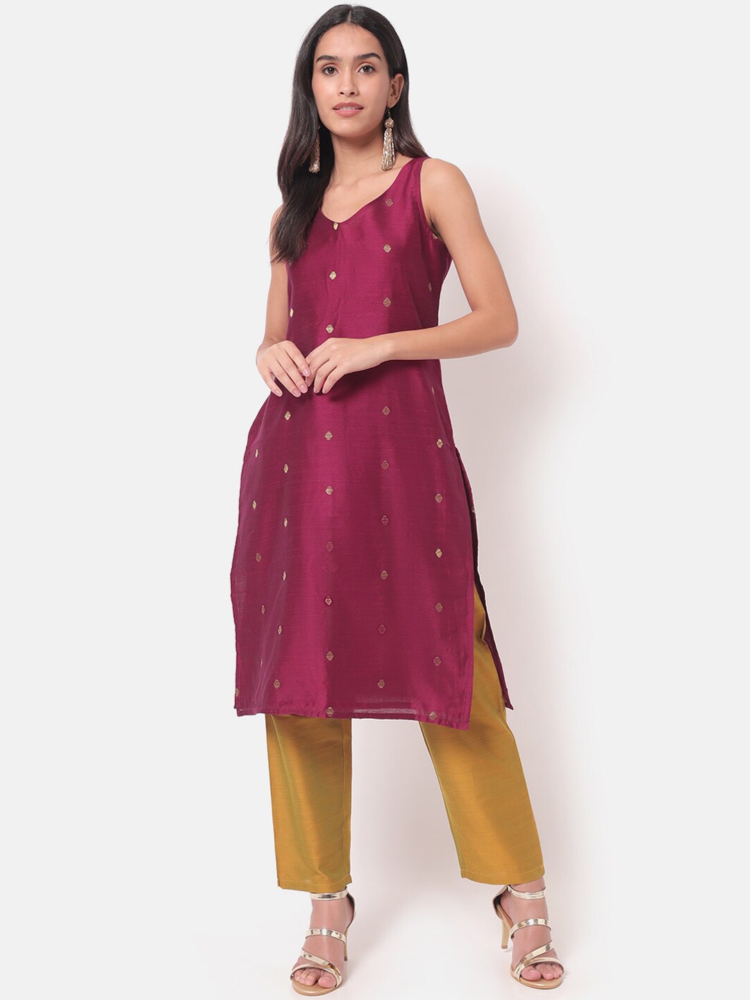 

Saaki Women Maroon Kurta