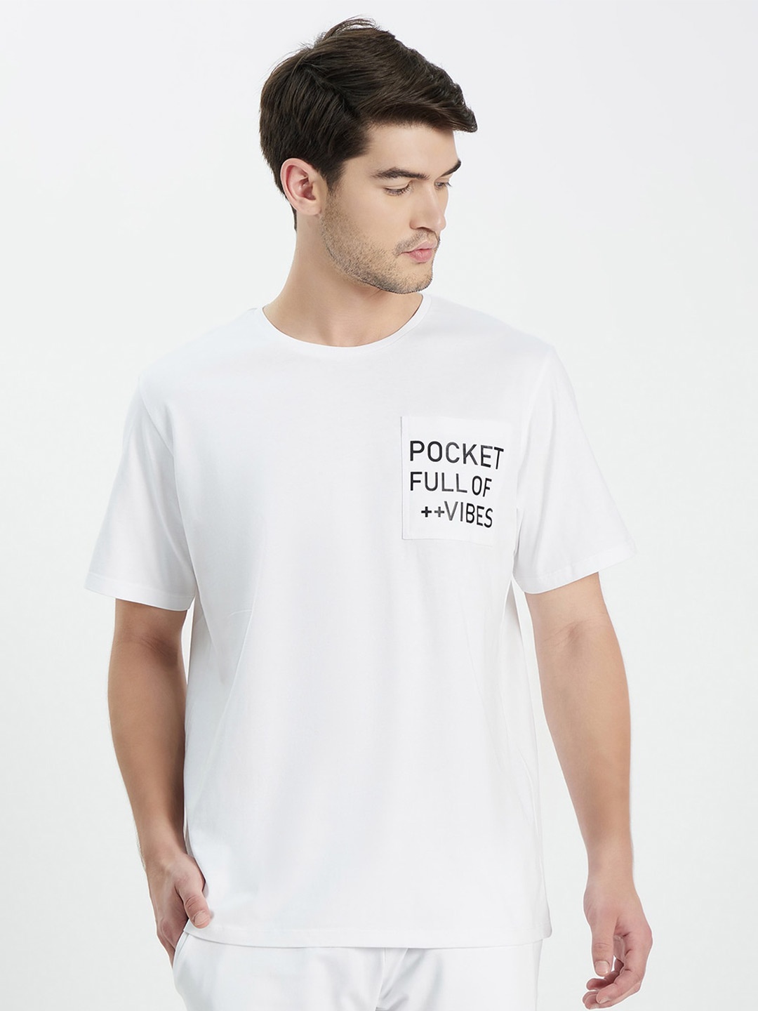 

EDRIO Men White Typography Pure Cotton Oversized T-shirt