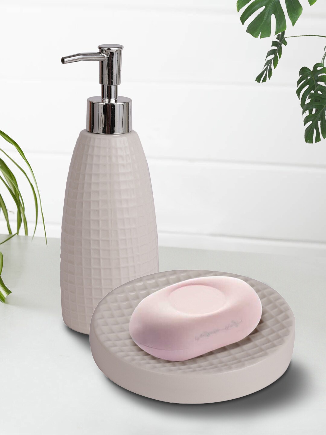 

House Of Accessories Set of 2 White & Silver Textured Bathroom Accessories