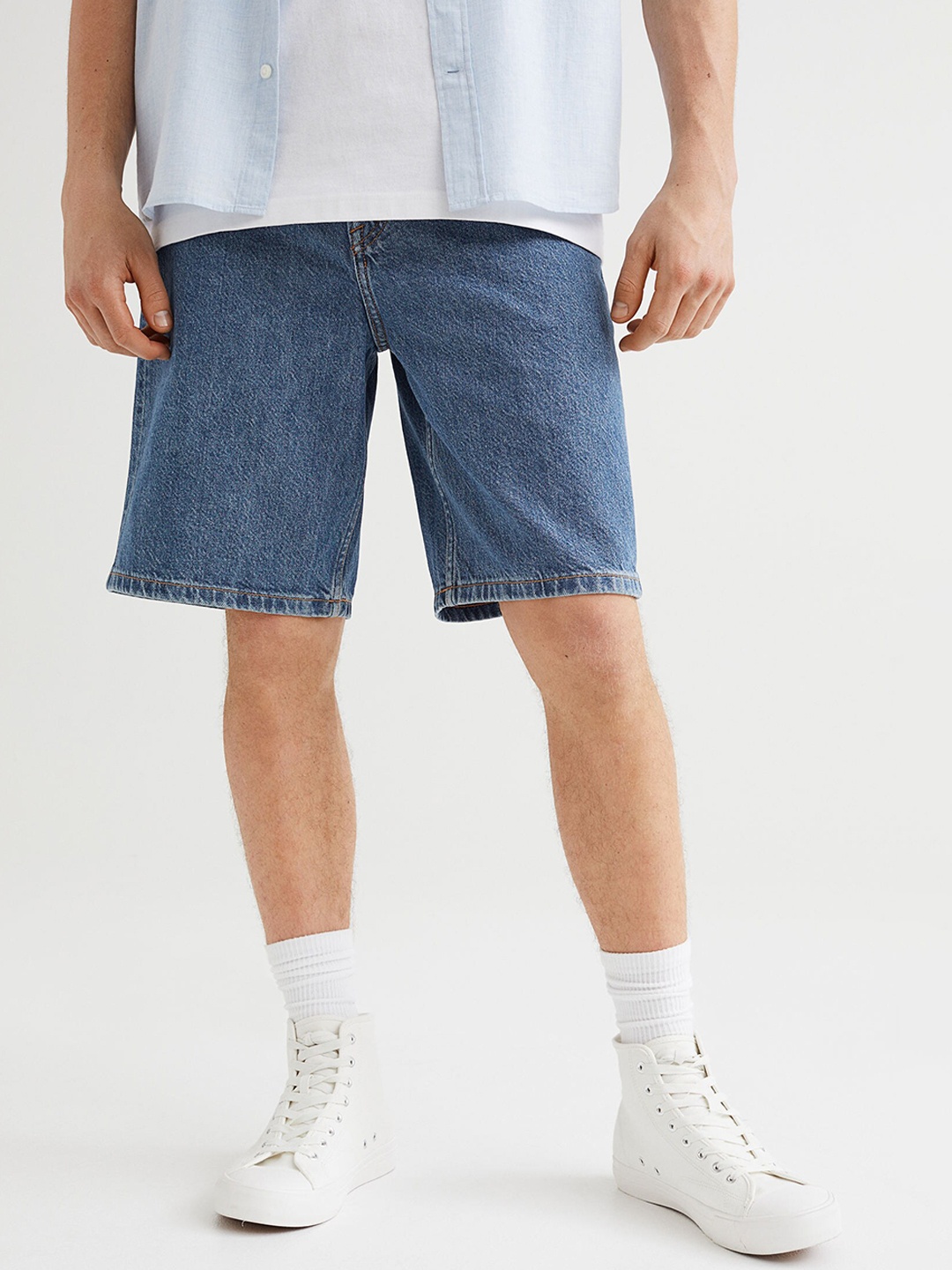 

H&M Men Blue Solid Relaxed Denim Shorts