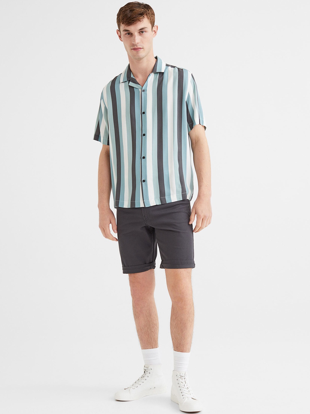 

JH&M Men Grey Solid Slim Fit Cotton Twill Shorts