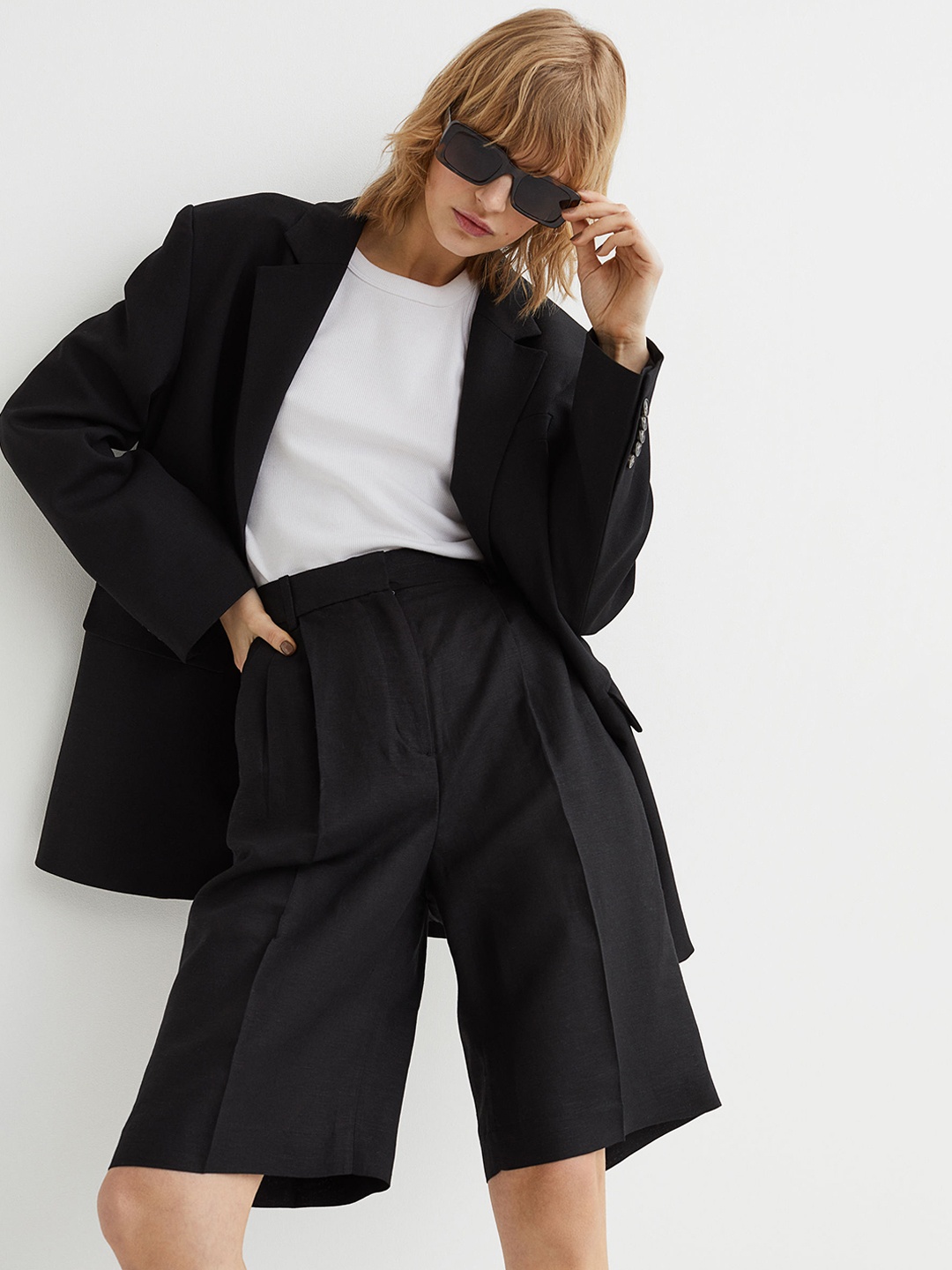 

H&M Women Black Solid Linen-Blend Bermuda Shorts
