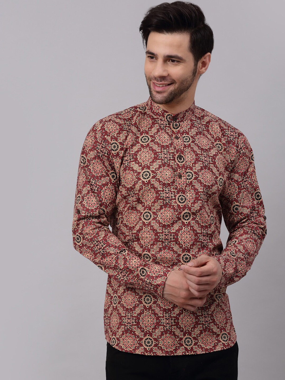 

NEUDIS Men Maroon Printed Cotton Short Kurta
