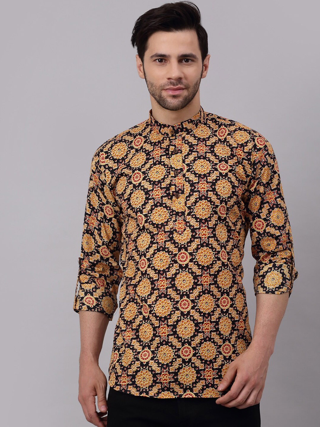 

NEUDIS Men Black Printed Cotton Short Kurta