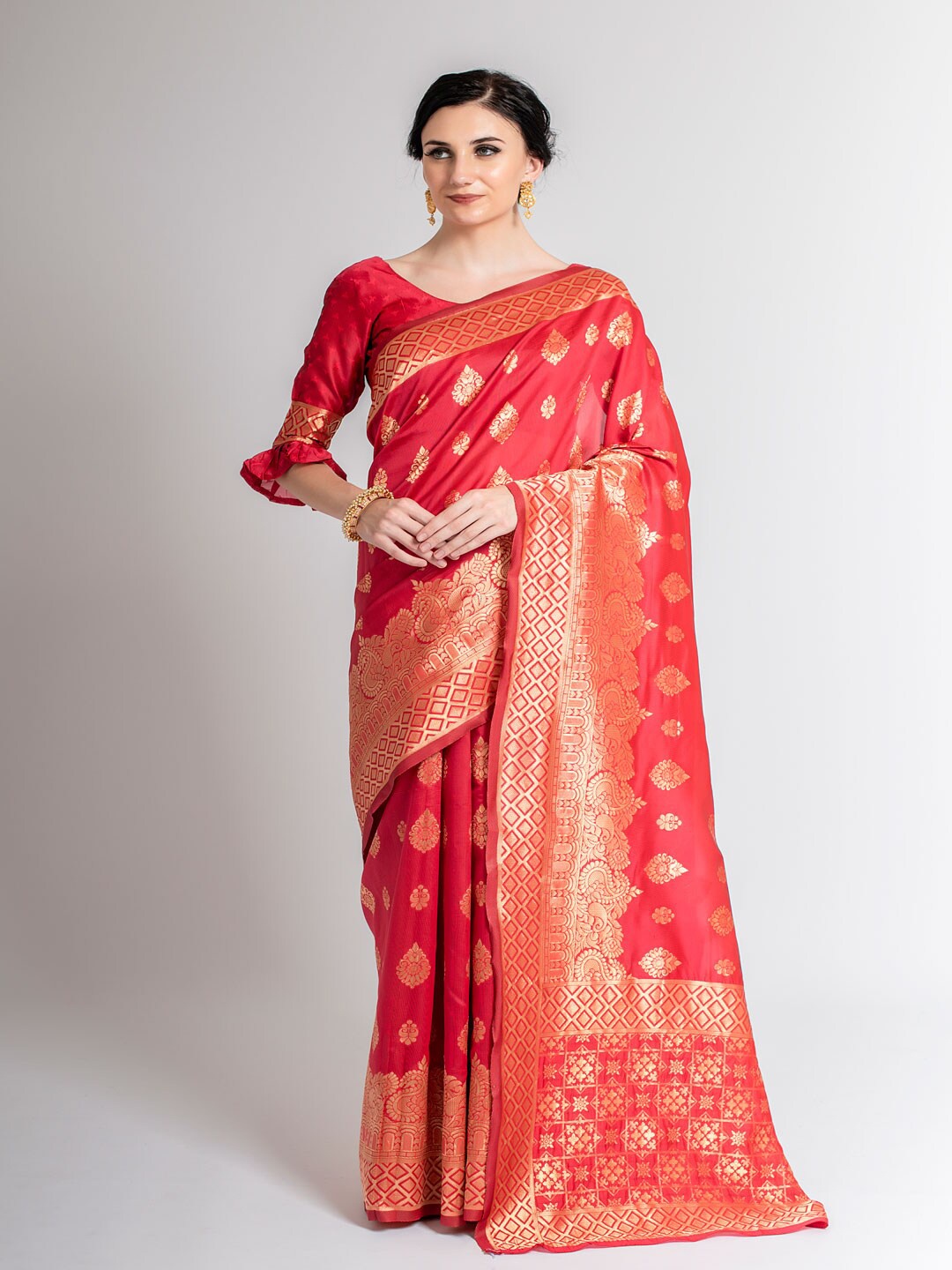 

Lilots Red & Gold-Toned Floral Zari Silk Blend Kota Saree