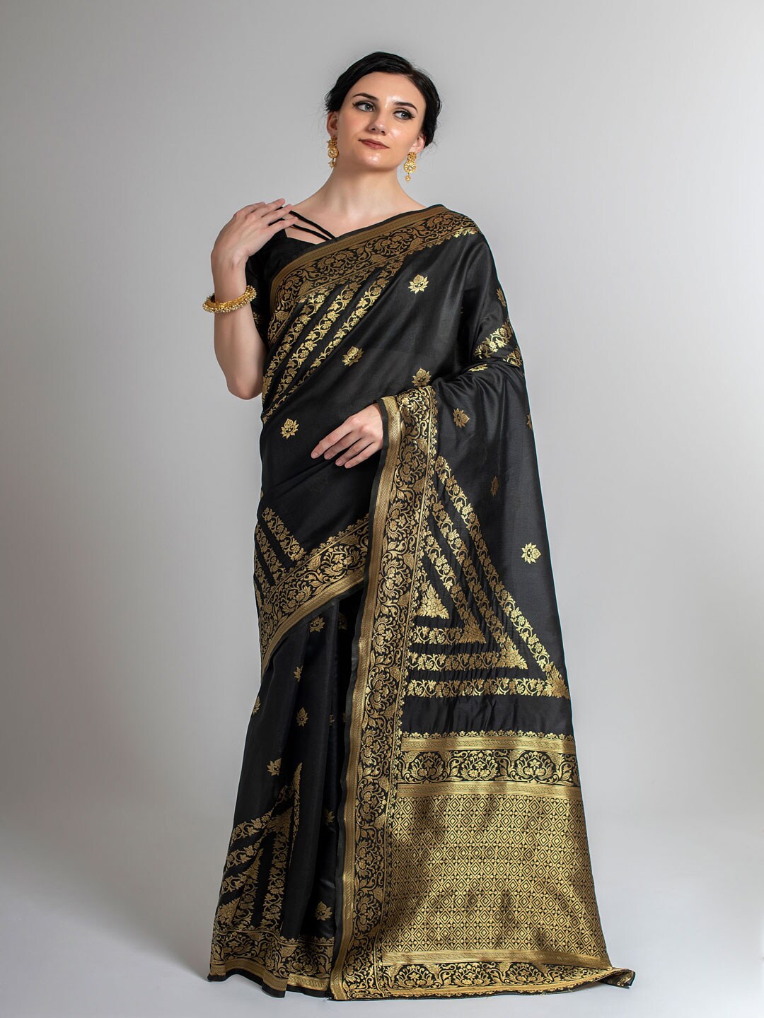 

Lilots Black & Gold-Toned Woven Design Zari Silk Blend Kota Saree