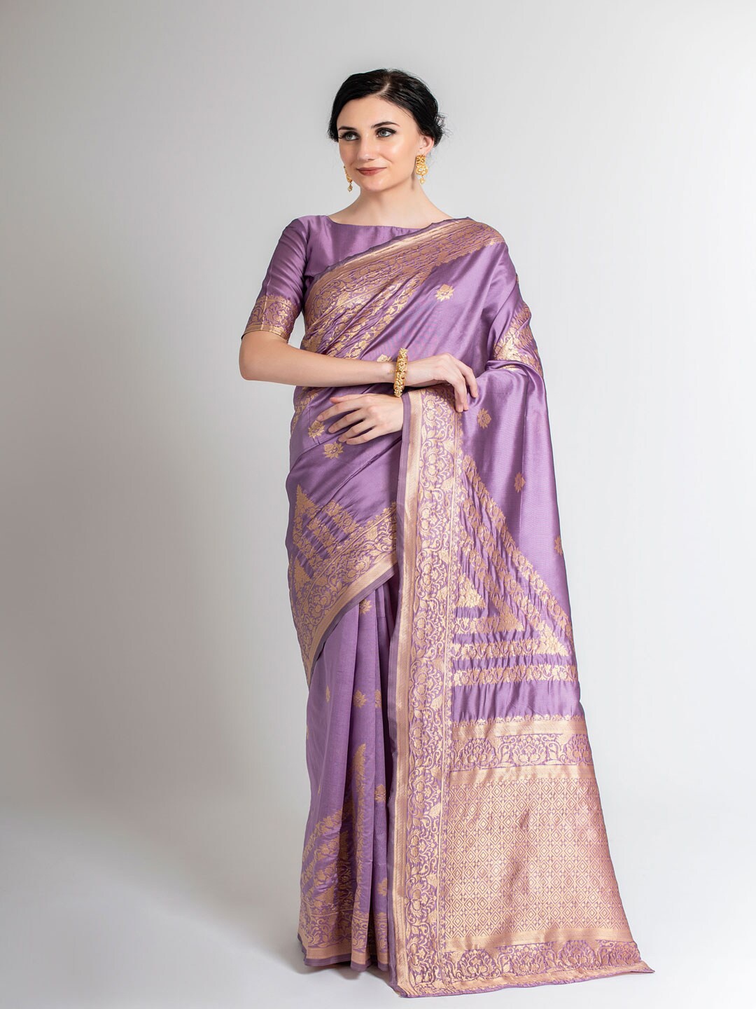 

Lilots Lavender & Golden Floral Zari Silk Blend Kota Saree