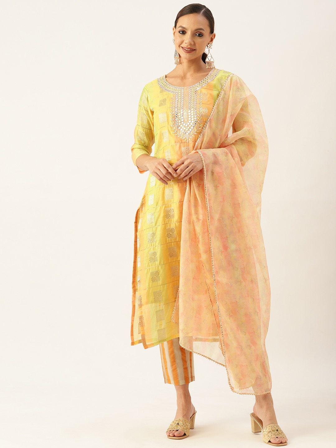 

VAABA Women Peach-Coloured Ethnic Motifs Yoke Design Mirror Work Chanderi Silk Kurta Set