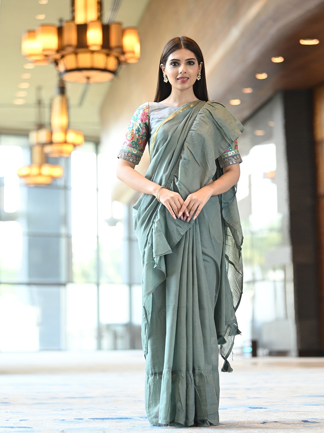 

BEATITUDE Green & Gold-Toned Zari Pure Cotton Ruffles Saree