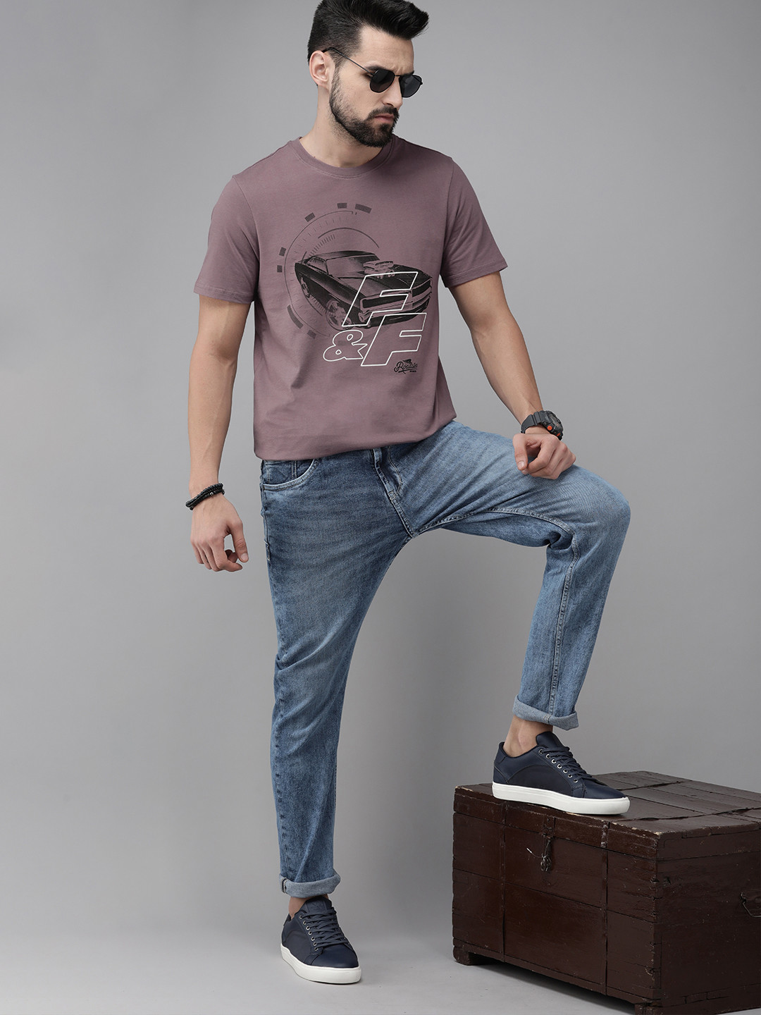 

Roadster Fast and Furious Men Mauve Graphic Printed Slim Fit Pure Cotton Casual T-shirt