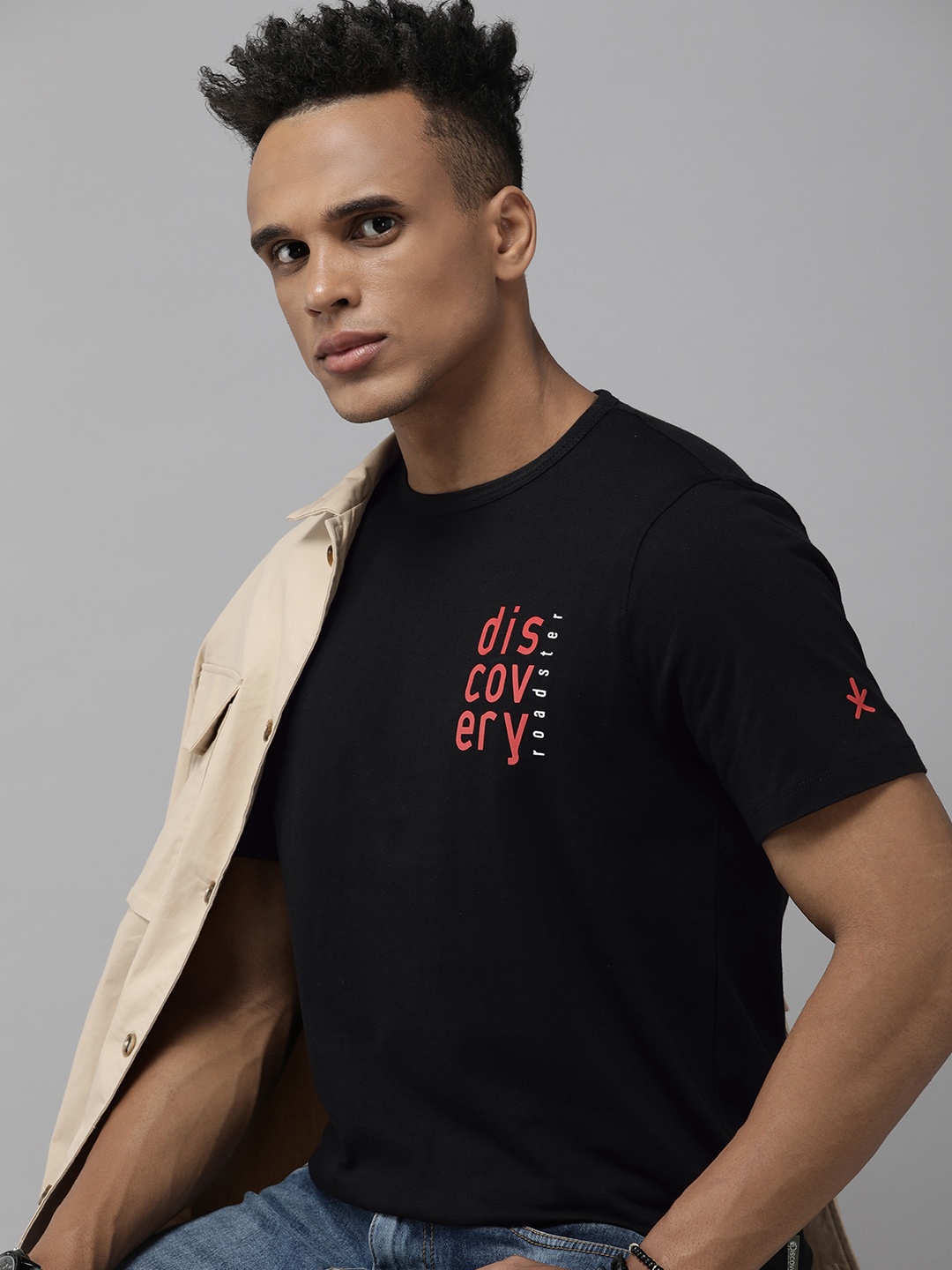

Roadster Men Black Solid Pure Cotton Applique Casual T-shirt