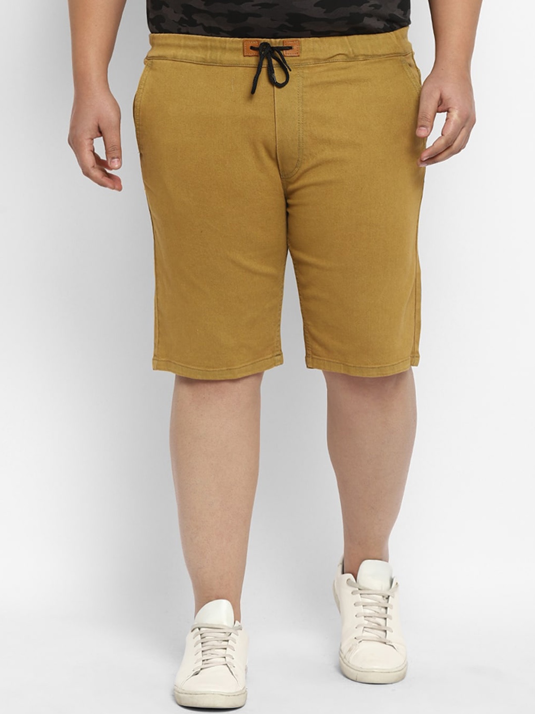 

Urbano Plus Men Khaki Shorts