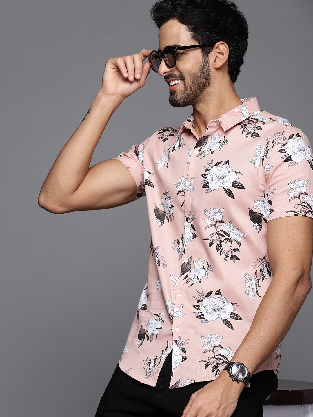 

Indo Era Men Peach-Coloured Smart Floral Printed Liva Casual Shirt