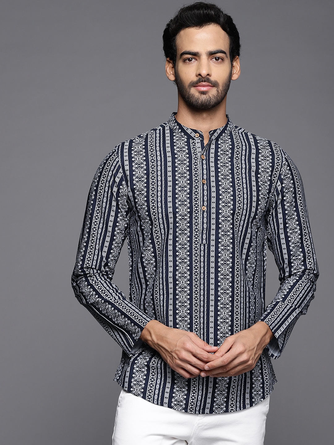 

Indo Era Men Navy Blue & White Geometric Printed Liva Kurta
