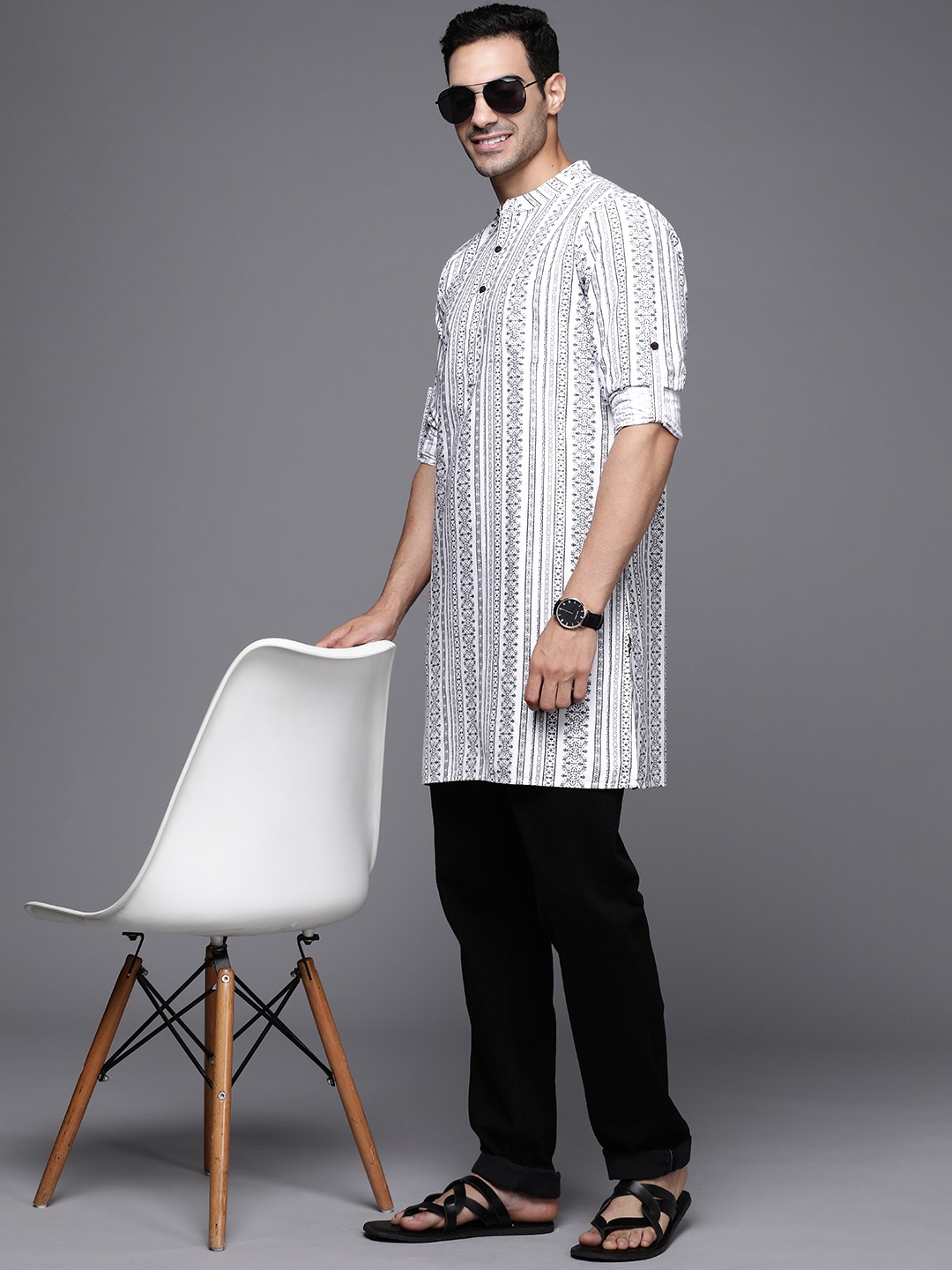 

Indo Era Men White & Black Geometric Printed Liva Kurta