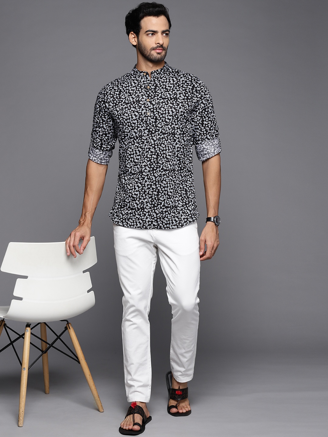 

Indo Era Men Black & White Floral Printed Liva Kurta