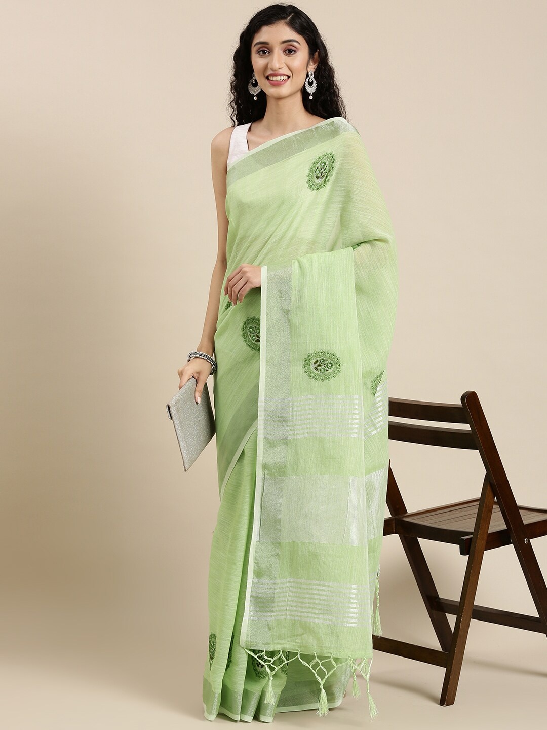 

Mitera Lime Green & Silver-Toned Embellished Pure Linen Chettinad Saree