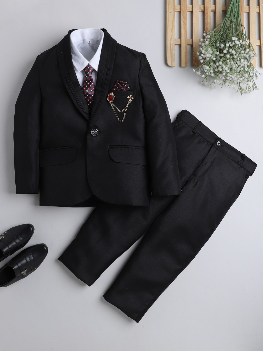 

DKGF FASHION Boys Black Solid Single Breasted 4 Piece Suit