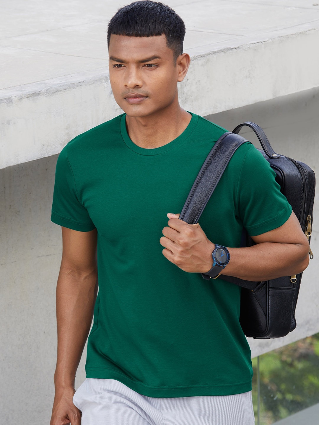 

DAMENSCH Men Green Premium Cotton Solid T-shirt