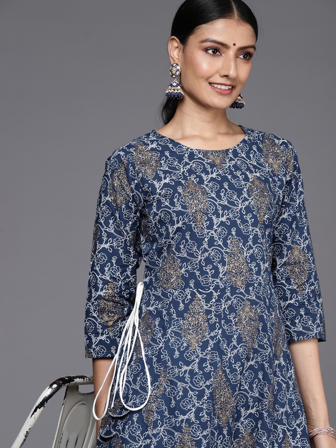 

Libas Women Blue & White Floral Motifs Printed Pure Cotton Kurta