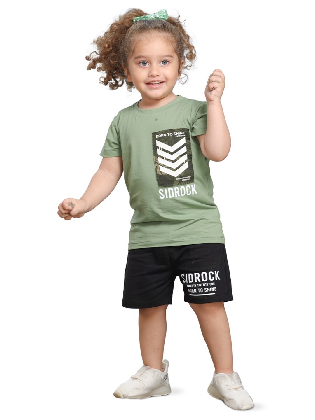 

SIDROCK Girls Green & Black Printed T-shirt with Shorts