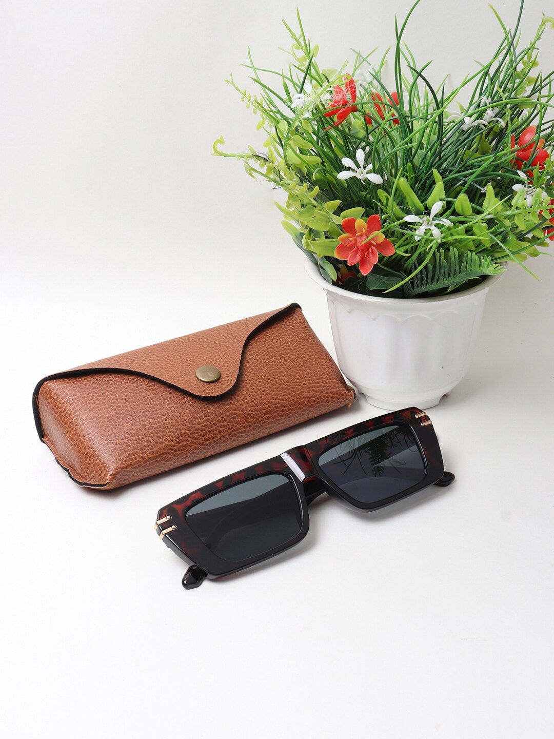 

Swiss Design Unisex Grey Lens & Brown UV Protected Wayfarer Sunglasses SDSG-11945-06