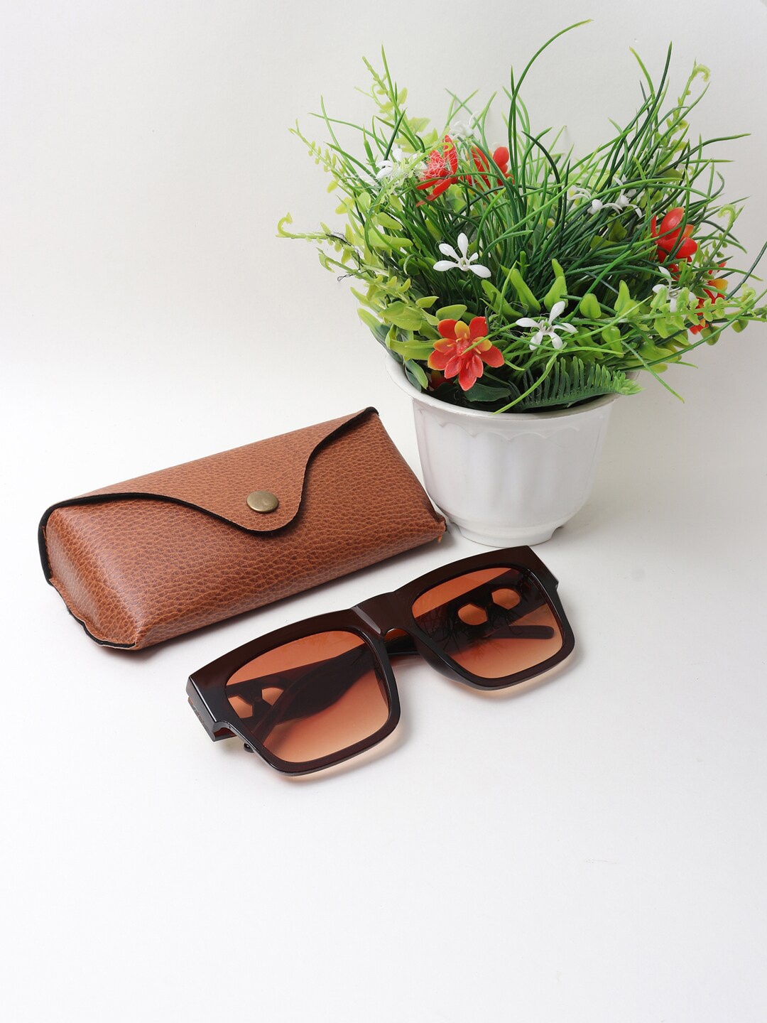 

Swiss Design Unisex Brown Lens & Brown Wayfarer Sunglasses with UV Protected Lens SDSG