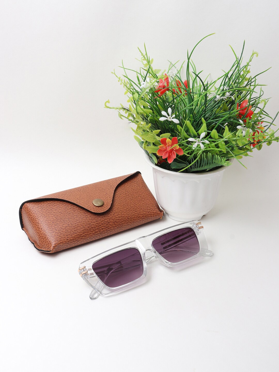 

Swiss Design Unisex Grey Lens & White Wayfarer UV Protected Lens Sunglasses