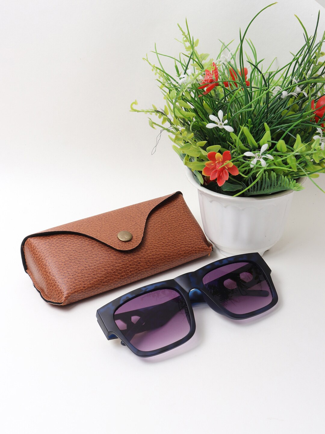 

Swiss Design Unisex Grey Lens & Blue Wayfarer Sunglasses SDSG-20219-04