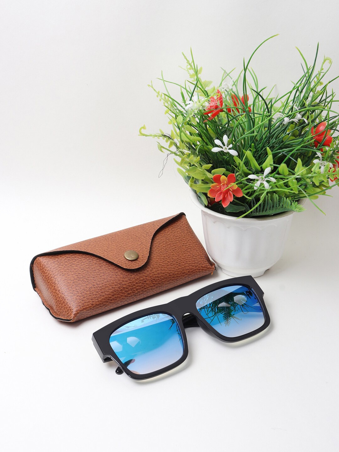 

Swiss Design Unisex Mirrored Lens & Black Wayfarer Sunglasses with UV Protected Lens, Blue