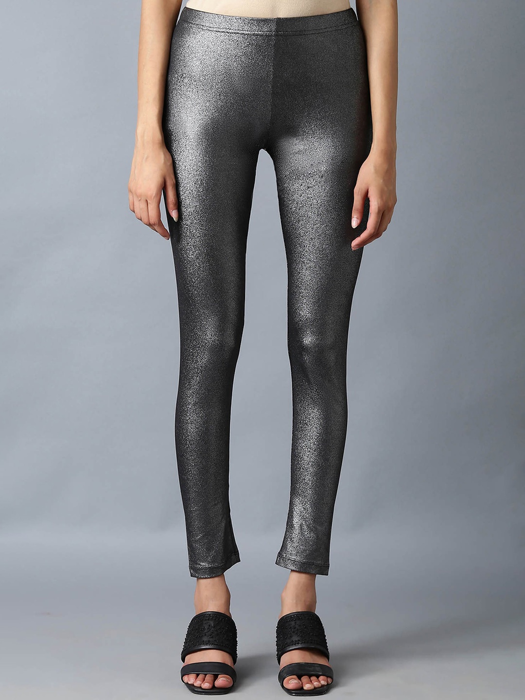

elleven Women Black Solid Ankle-Length Leggings
