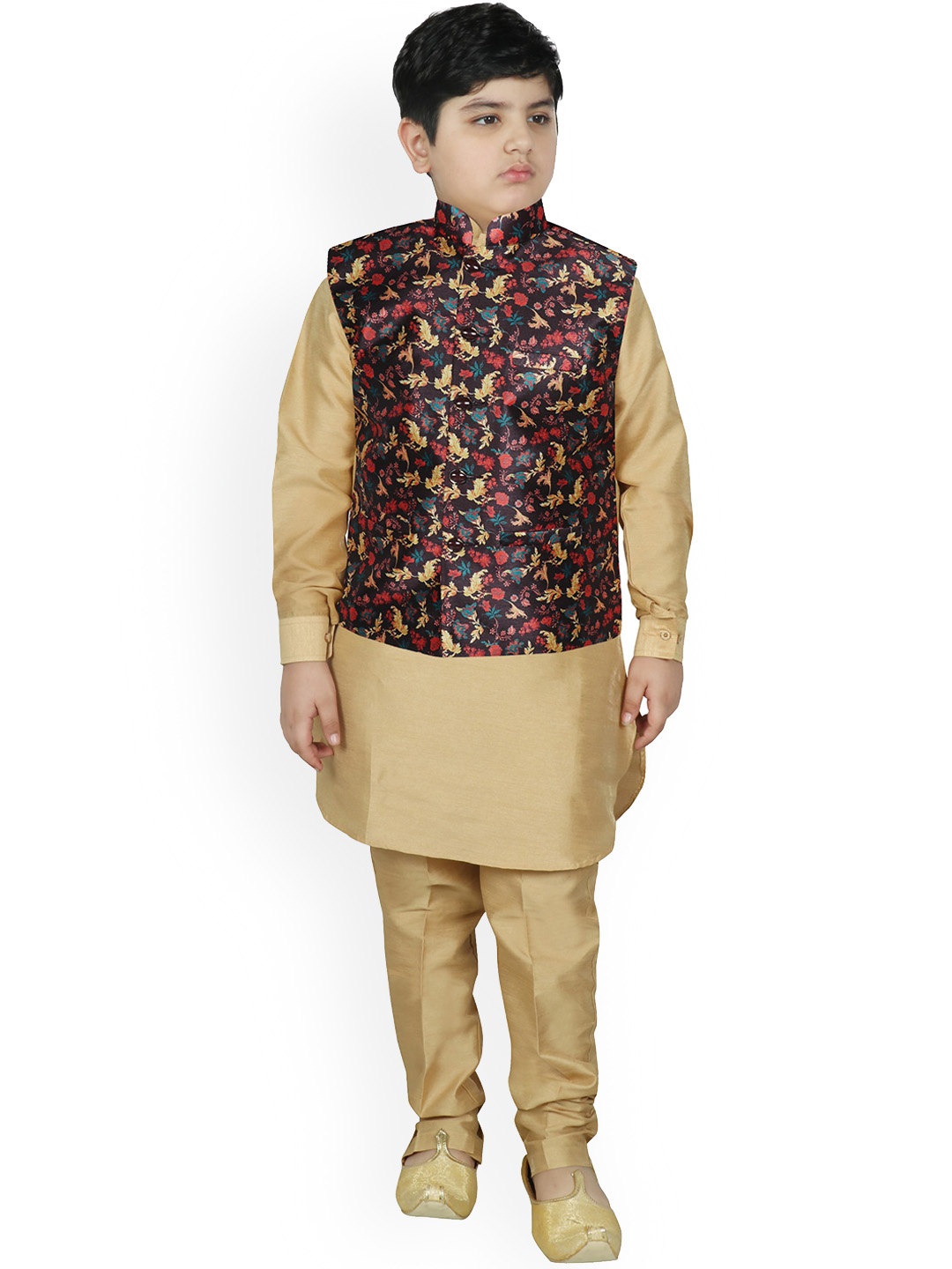 

SG YUVRAJ Boys Black Printed Raw Silk Kurta with Pyjamas