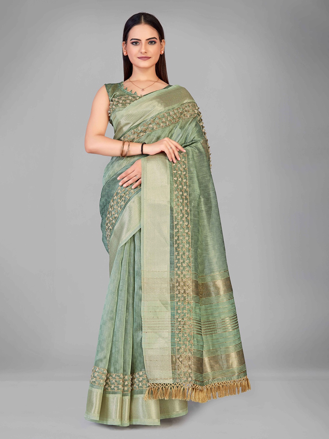 

MANOHARI Green & Gold-Toned Woven Design Zari Silk Blend Saree