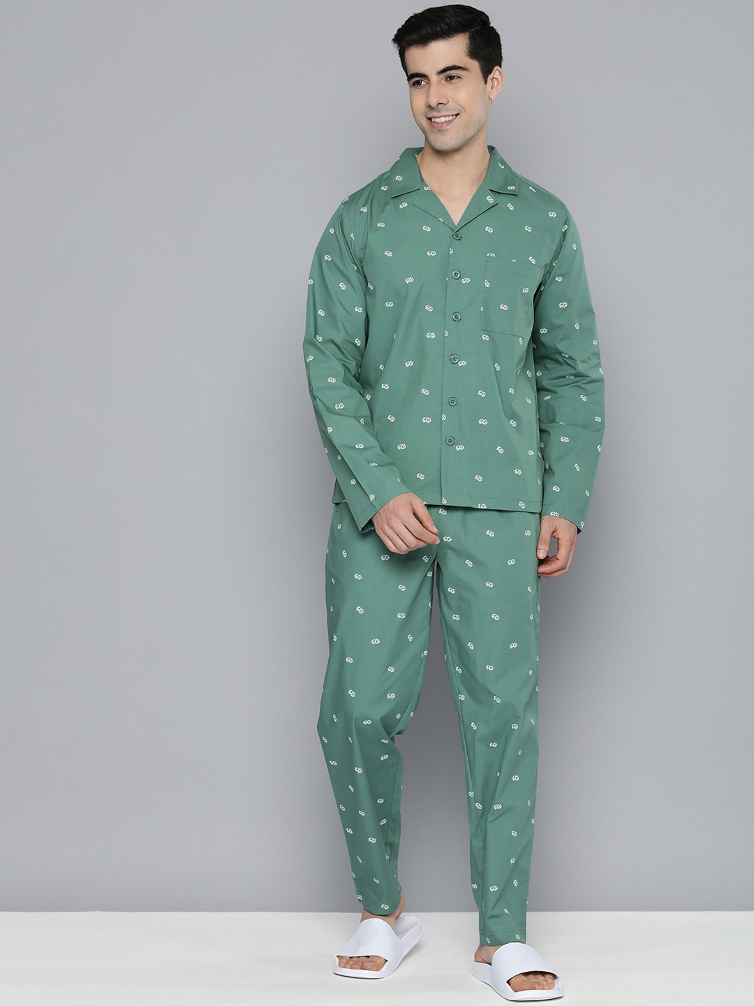 

Mast & Harbour Men Green Geometric Printed Casual Night suit