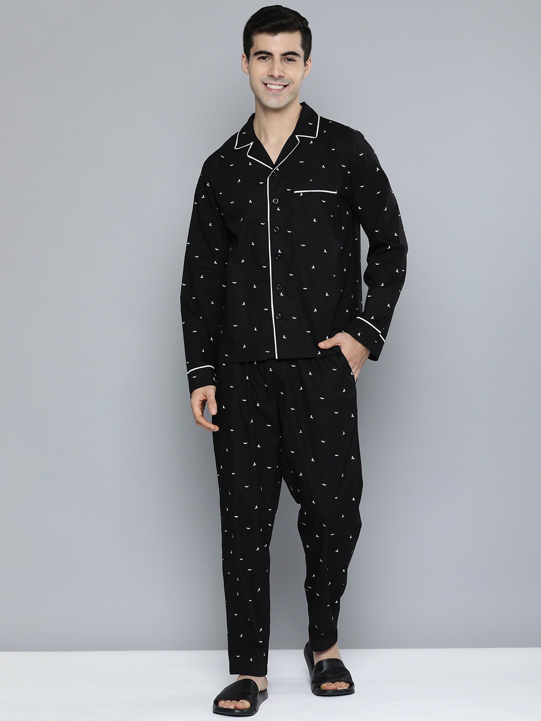 

Mast & Harbour Men Black & White Printed Pure Cotton Night suit