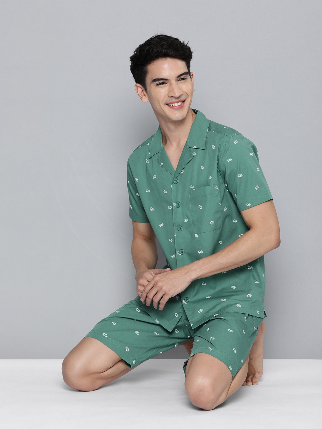 

Mast & Harbour Men Green Geometric Printed Night suit