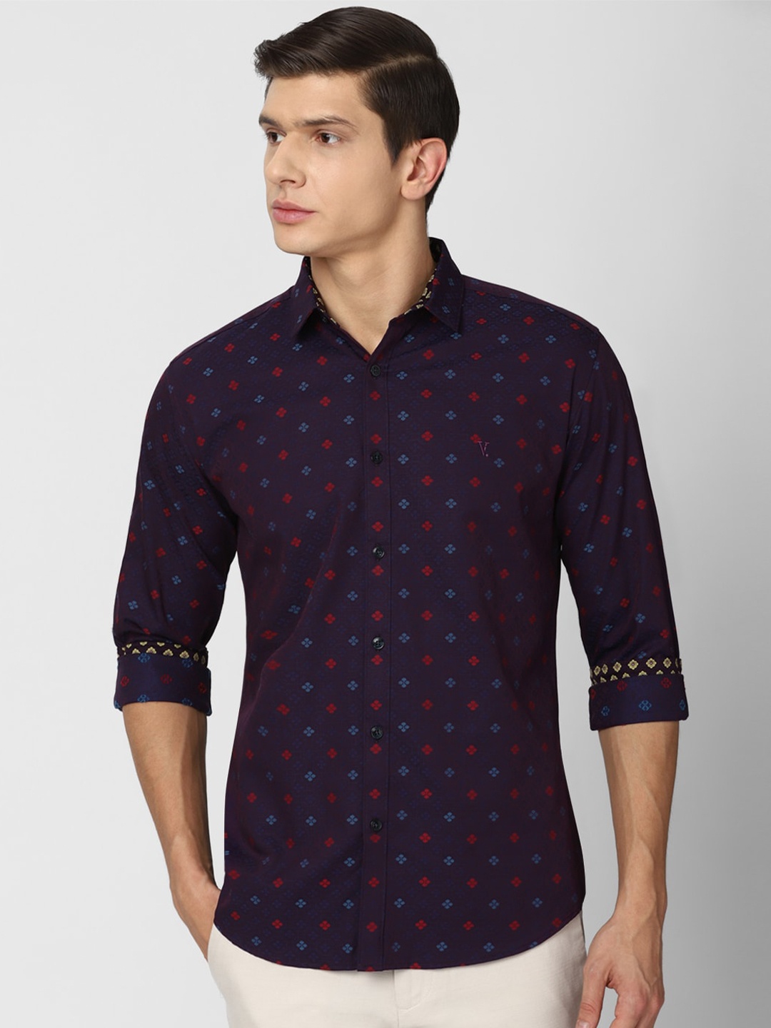 

V Dot Men Purple Slim Fit Floral Printed Casual Shirt