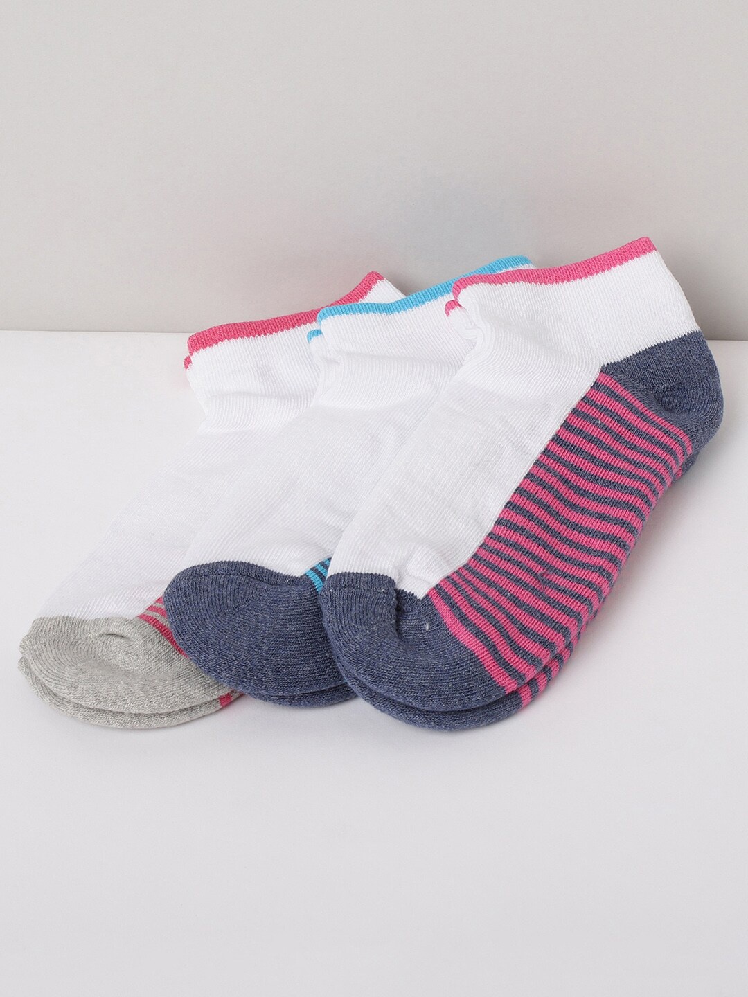 

max Women Pack Of 3 Assorted Ankle-Length Cotton Socks, Multi