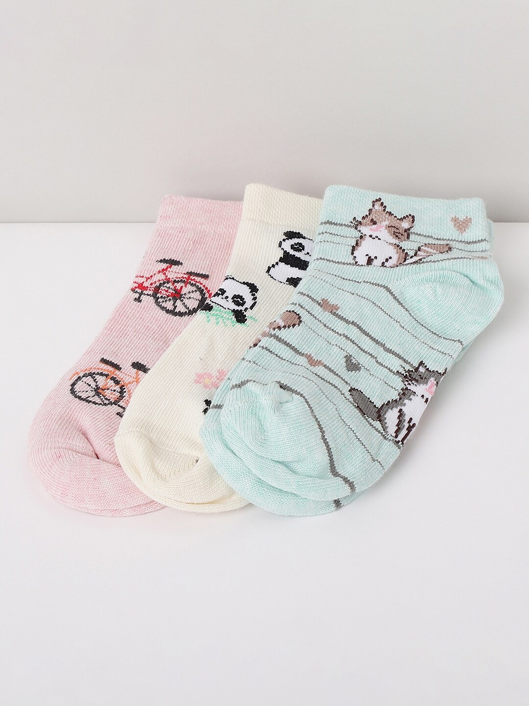 

max Girls Pack of 3 Assorted Ankle Length Cotton Socks