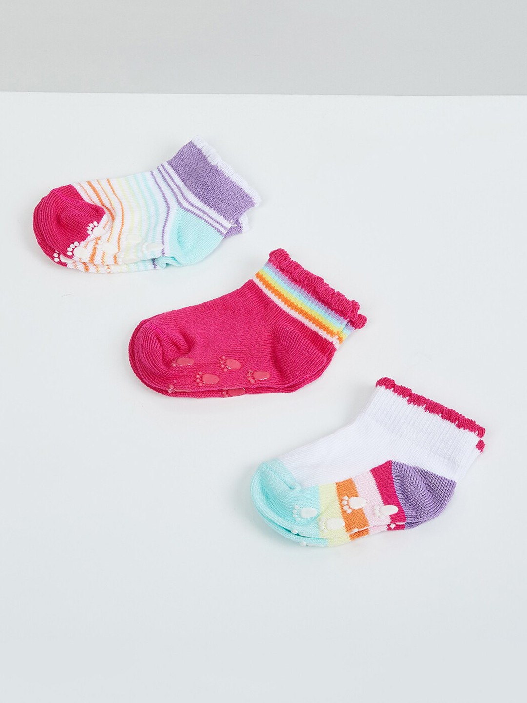 

max Girls Pack Of 3 Assorted Cotton Ankle-Length Socks