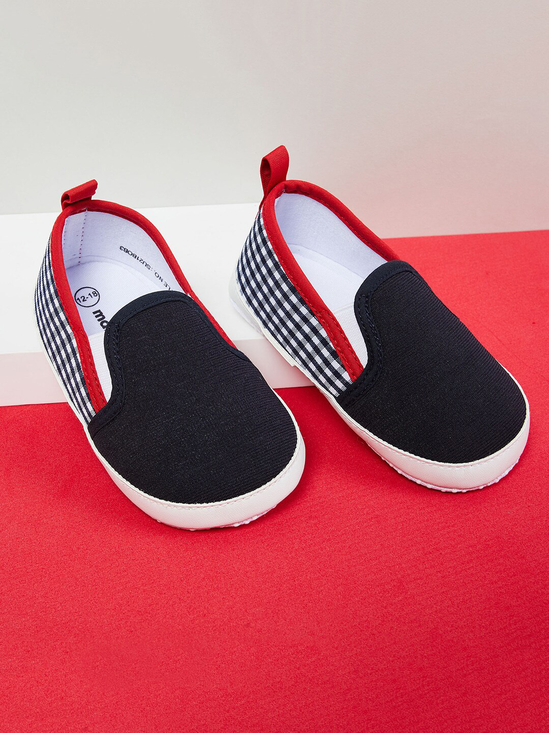 

max Boys Navy Blue & Red Cotton Booties