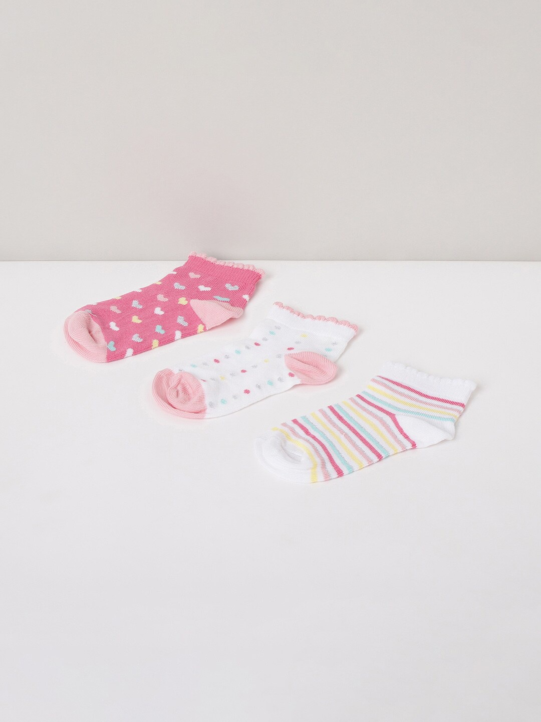 

max Girls Pack of 3 Assorted Ankle Length Cotton Socks