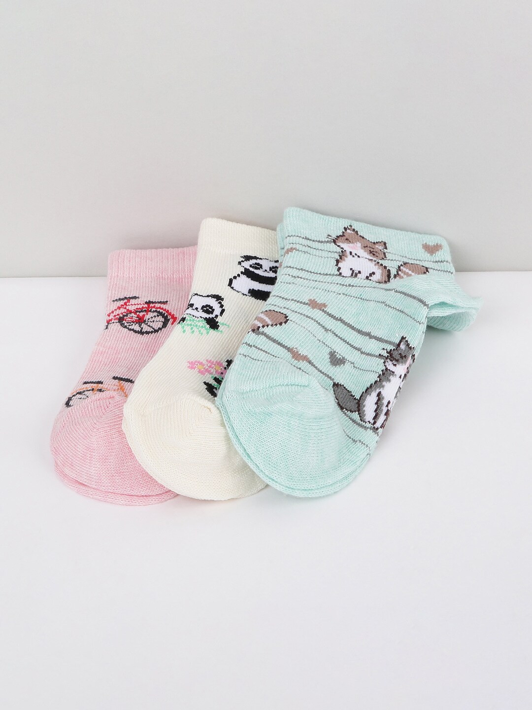

max Girls Pack Of 3 Assorted Ankle-Length Cotton Socks