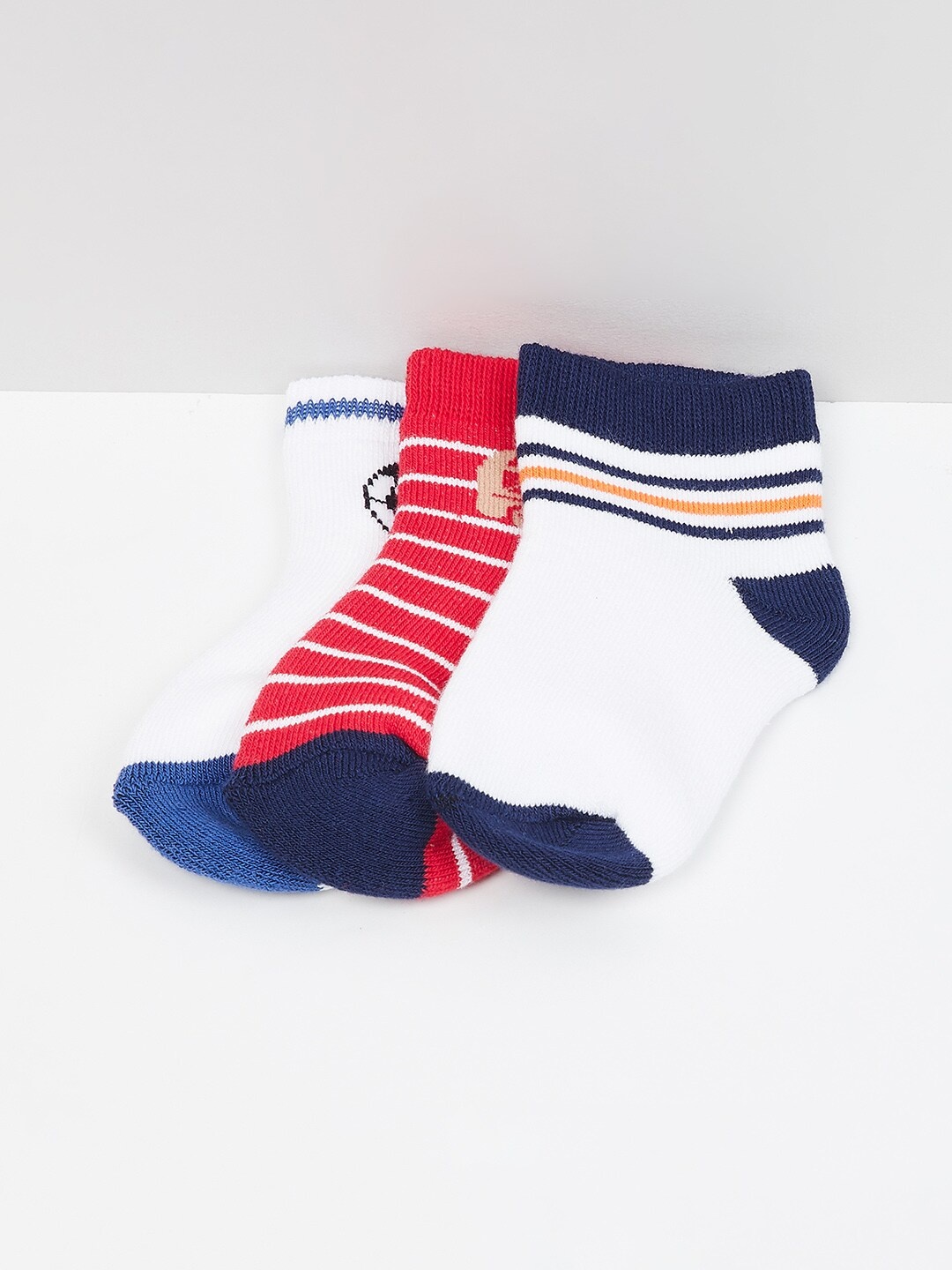 

max Boys Pack of 3 assorted ankle-length cotton socks, Multi
