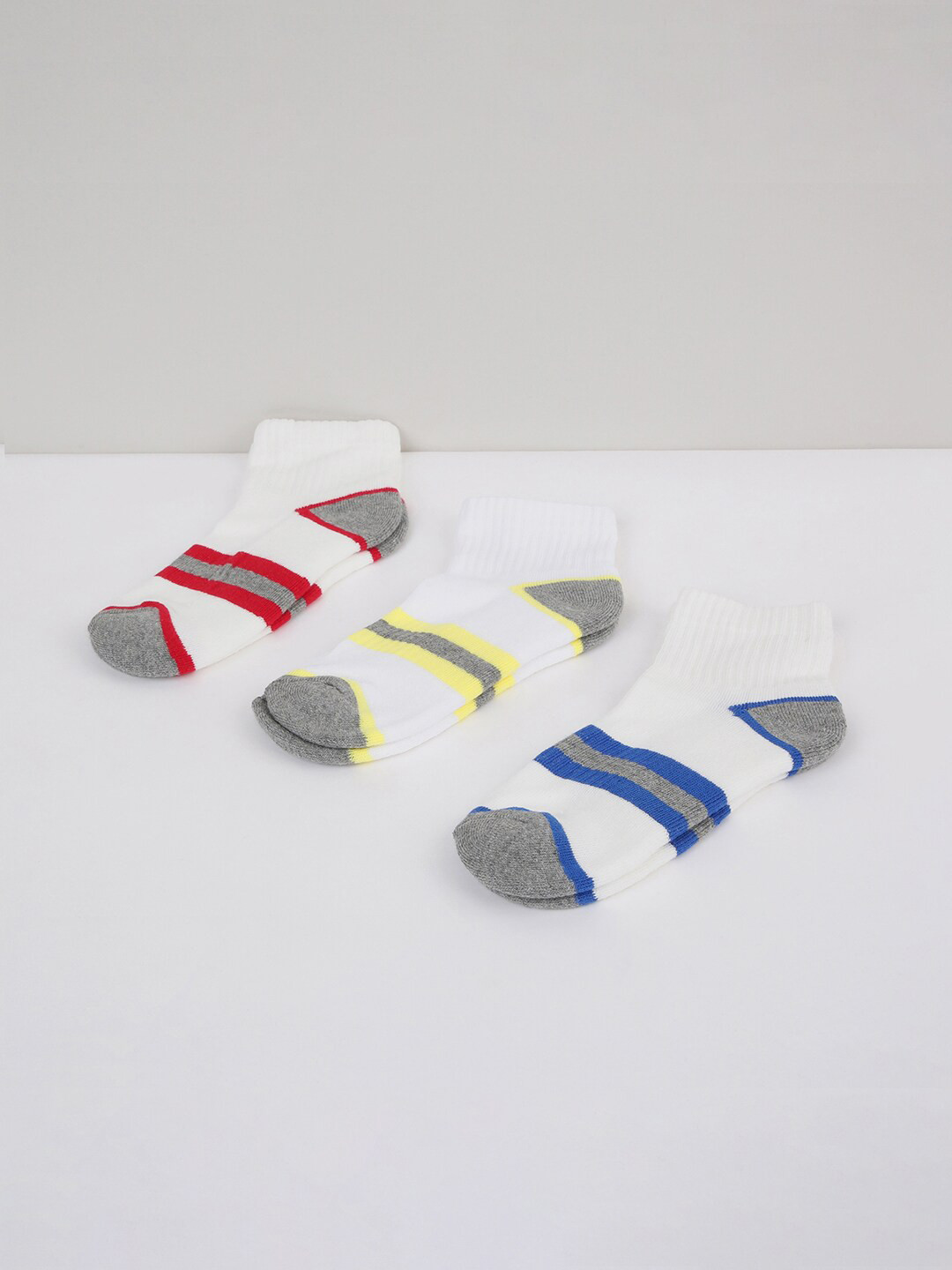

max Boys Pack Of 3 Assorted Ankle Length Socks