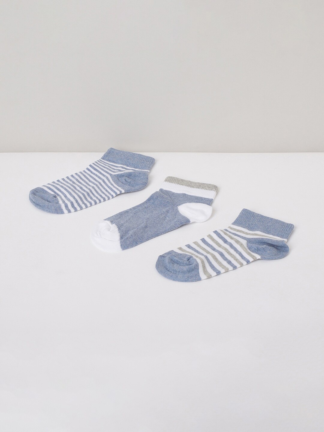 

max Boys Pack Of 3 Assorted Ankle-Length Cotton Socks, Multi