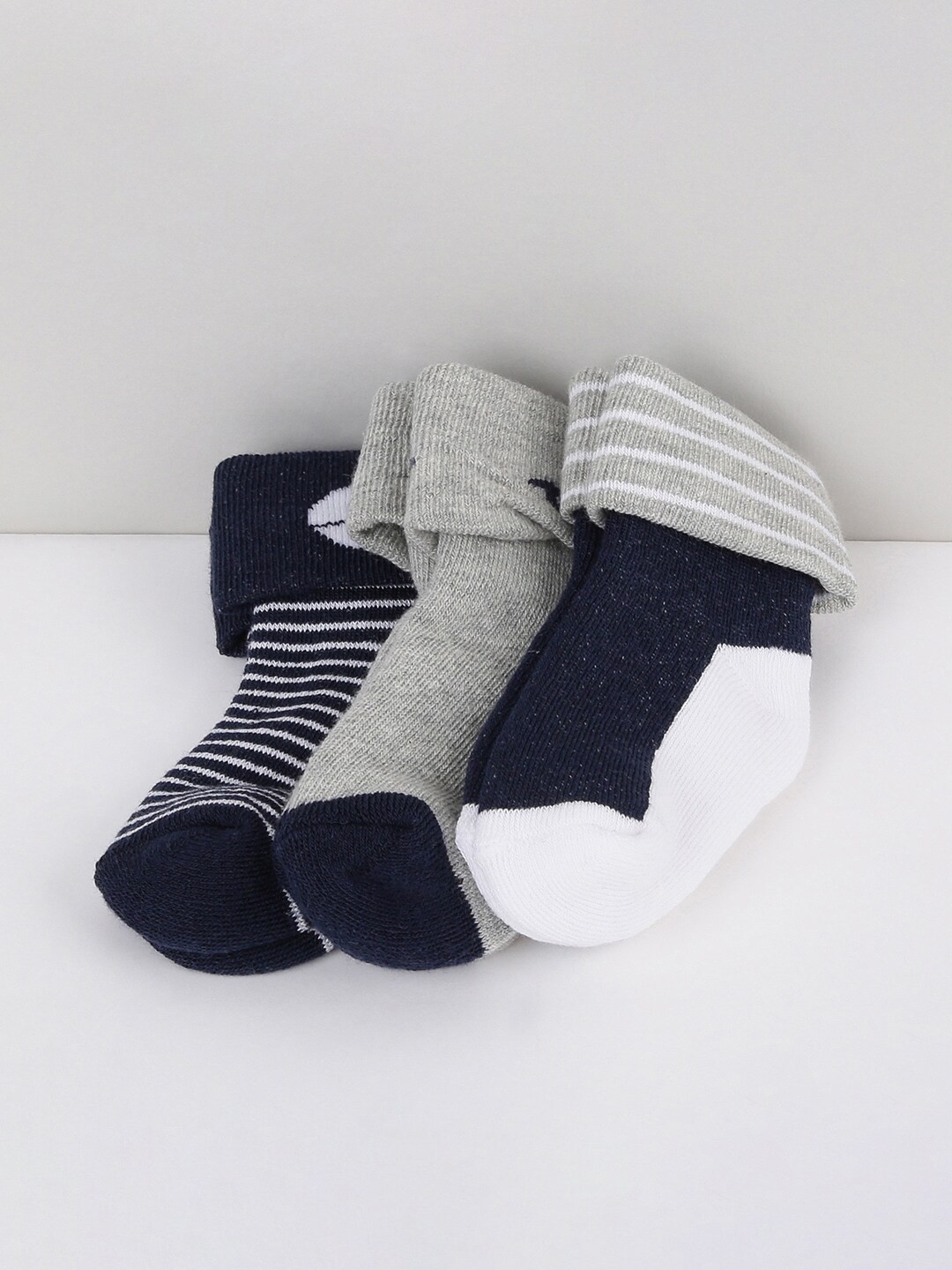 

max Boys Pack Of 3 Assorted Ankle-Length Cotton Socks