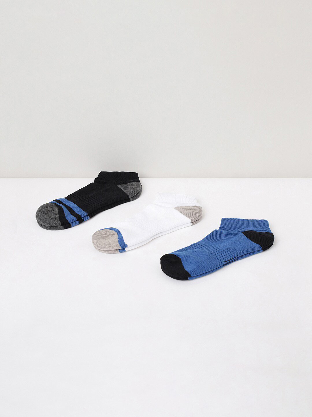 

max Men Pack Of 3 Assorted Cotton Ankle-Length Socks